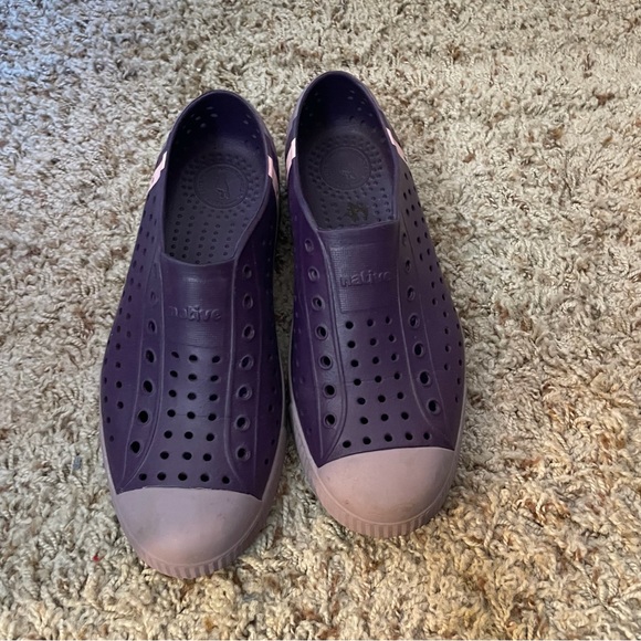 Native Shoes Girls size 4 - Picture 2 of 5